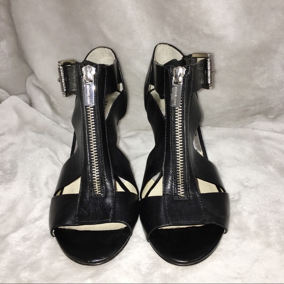 Michael Kors Black Leather Zip Front Heels Sz 7 - Picture 2 of 6